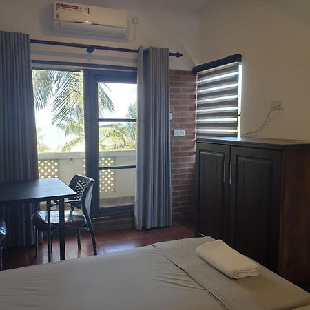 Janishi Residencies Hotel Negombo Buitenkant foto