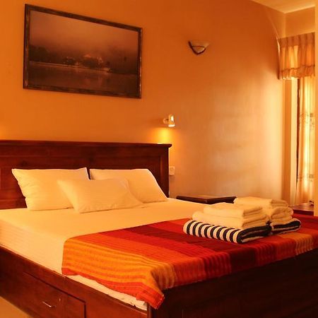 Janishi Residencies Hotel Negombo Kamer foto