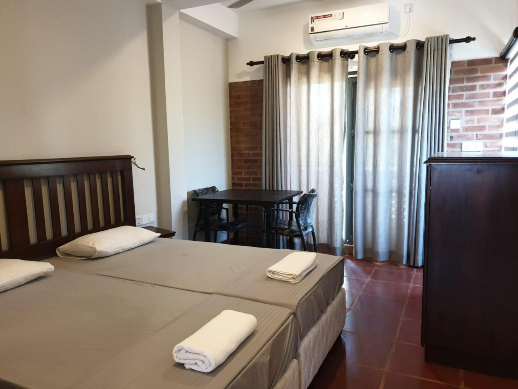 Janishi Residencies Hotel Negombo Buitenkant foto