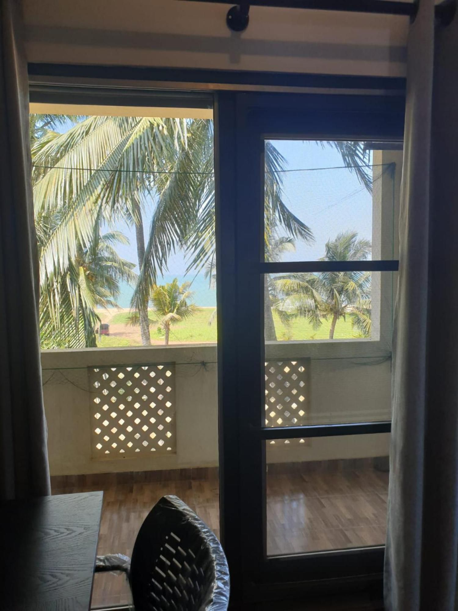 Janishi Residencies Hotel Negombo Buitenkant foto