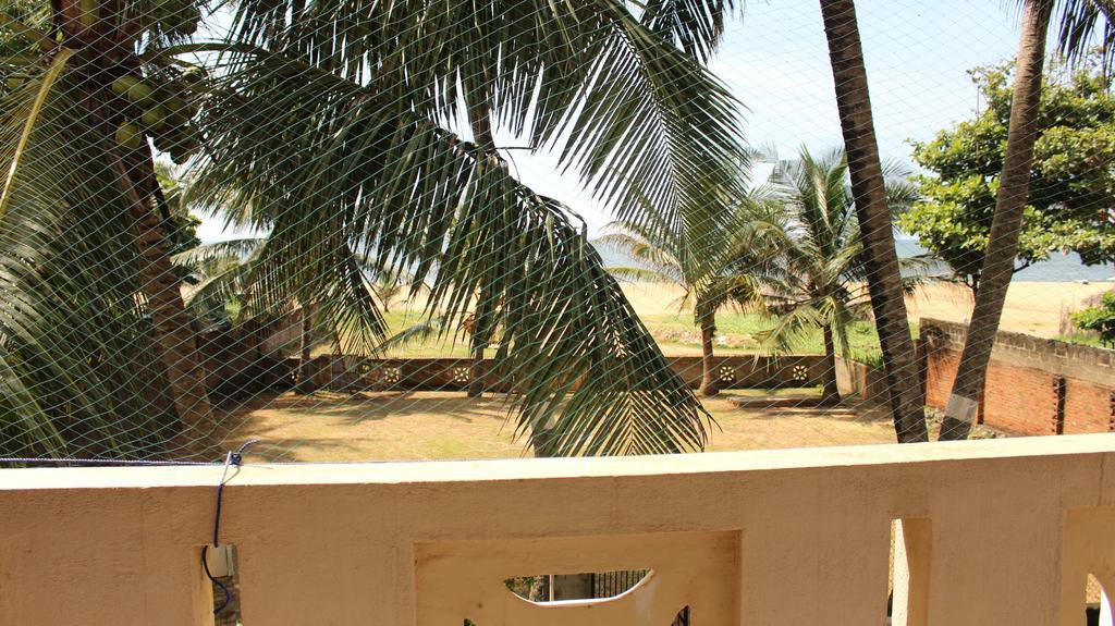Janishi Residencies Hotel Negombo Buitenkant foto