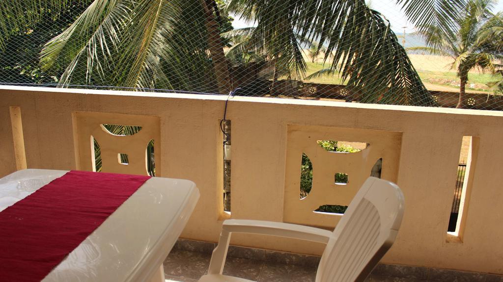 Janishi Residencies Hotel Negombo Buitenkant foto