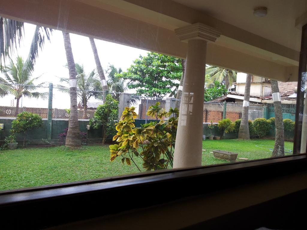 Janishi Residencies Hotel Negombo Kamer foto