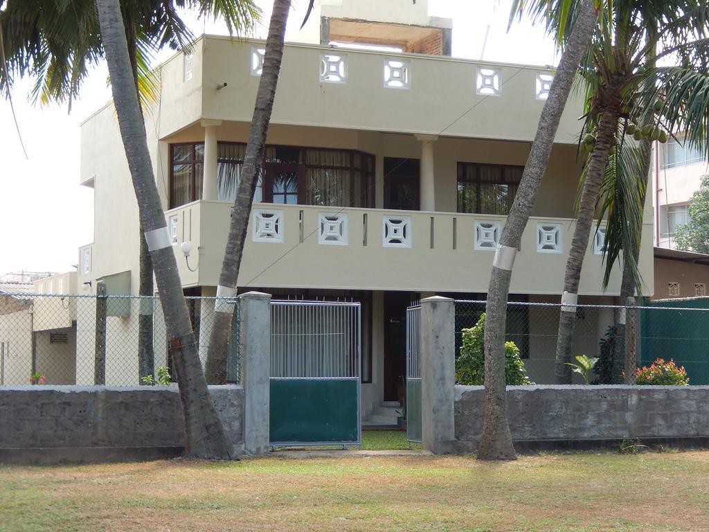 Janishi Residencies Hotel Negombo Kamer foto