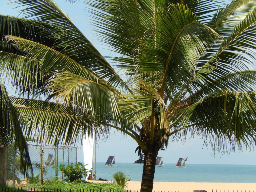 Janishi Residencies Hotel Negombo Buitenkant foto