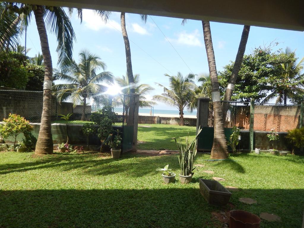 Janishi Residencies Hotel Negombo Buitenkant foto