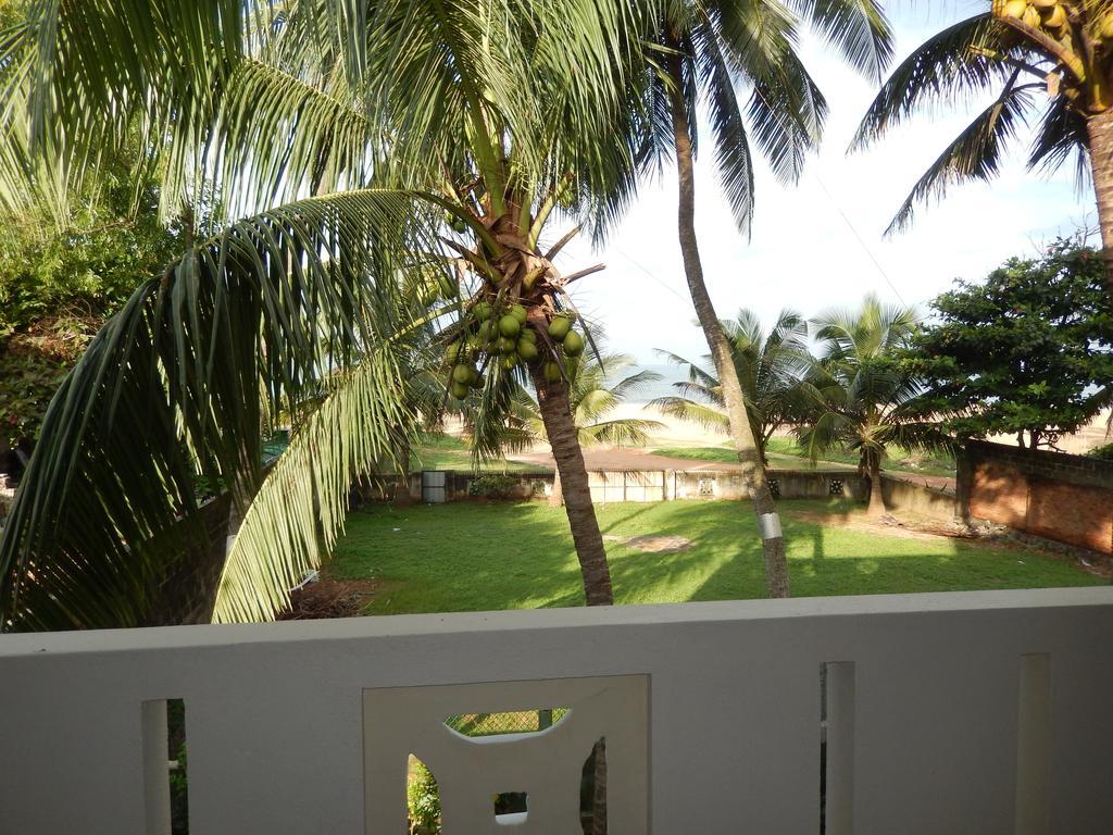 Janishi Residencies Hotel Negombo Buitenkant foto