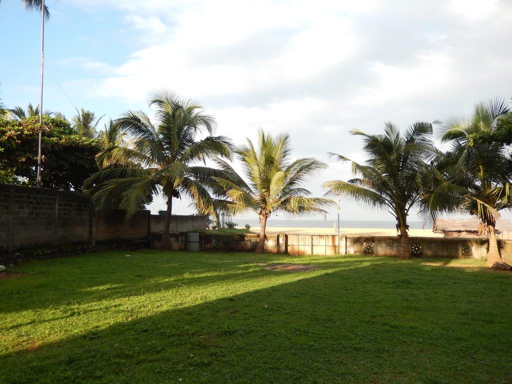 Janishi Residencies Hotel Negombo Buitenkant foto