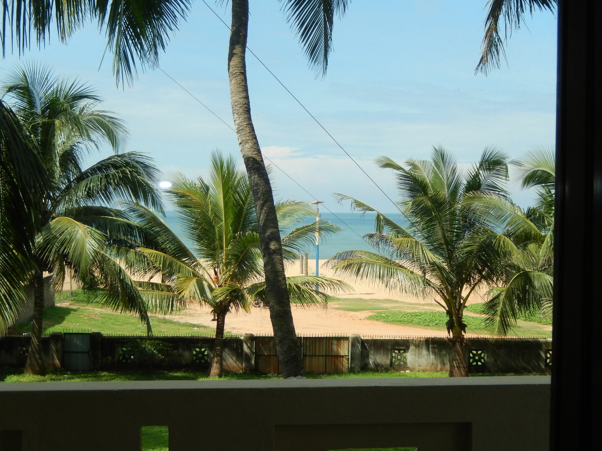 Janishi Residencies Hotel Negombo Buitenkant foto