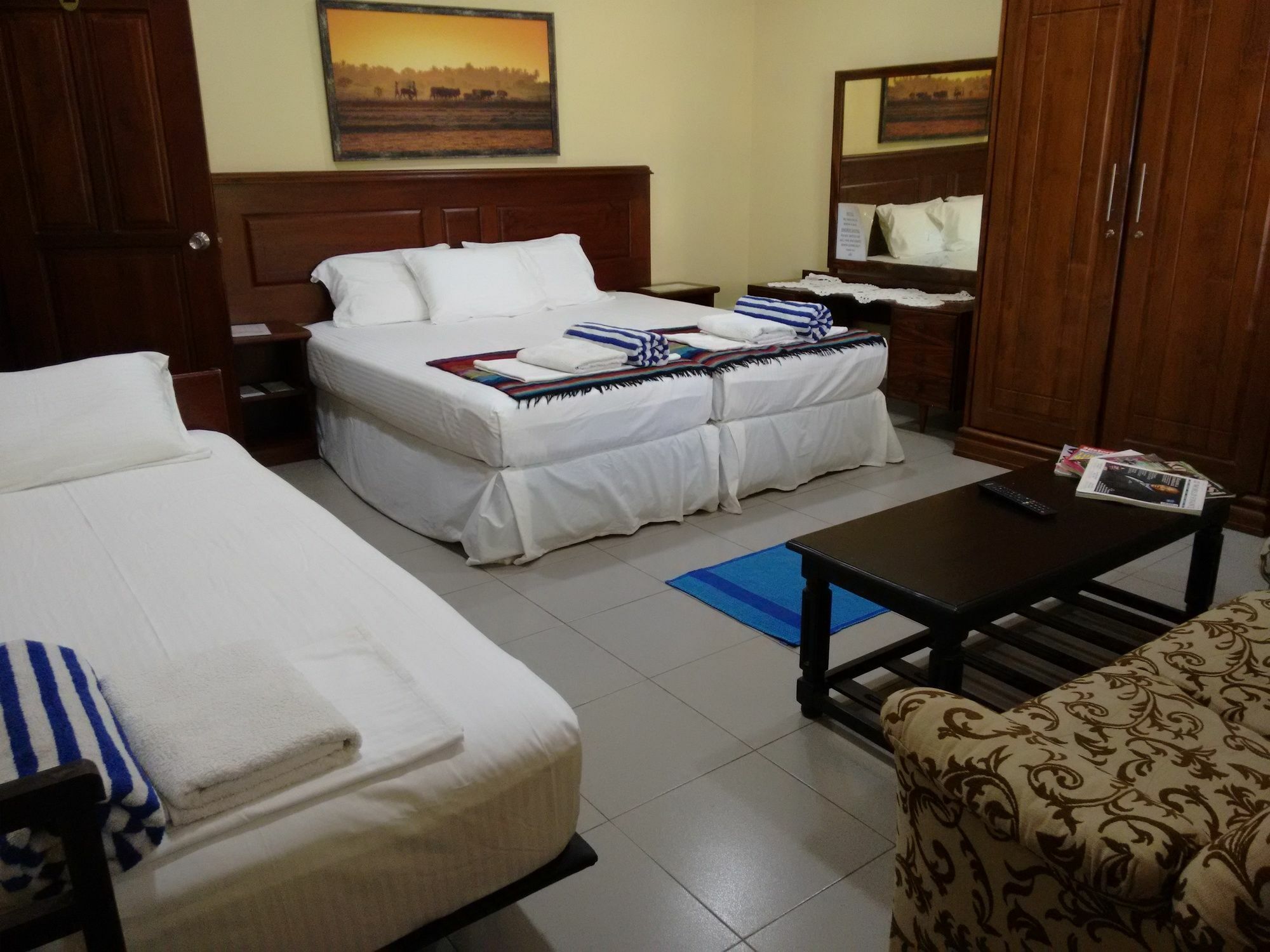 Janishi Residencies Hotel Negombo Buitenkant foto